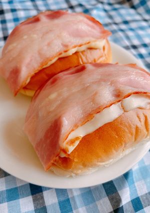 簡単！乗せて焼くだけベーコンチーズパン♪-レシピのメイン写真