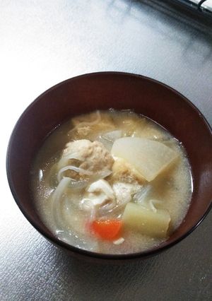 具だくさん♪鶏団子のお味噌汁-レシピのメイン写真