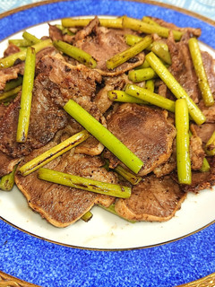 豚タンとニンニクの芽の塩こしょう焼き-レシピのメイン写真
