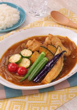 鶏手羽元と夏野菜のスープカレー-レシピのメイン写真