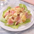 桃と生ハムとチーズの華やかパワーサラダ