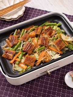 ホットプレートで♪うなぎと野菜の甘辛炒め-レシピのメイン写真