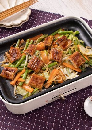 ホットプレートで♪うなぎと野菜の甘辛炒め-レシピのメイン写真