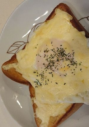 簡単コク旨♪染みバタエッグチーズトースト-レシピのメイン写真
