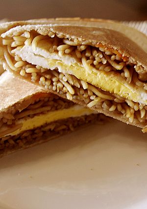 ボリュームたっぷり！焼きそばパン☆-レシピのメイン写真