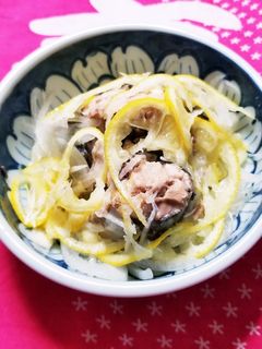 鯖缶の水煮レモンと新玉ねぎのせ-レシピのメイン写真