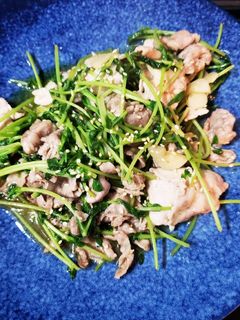 プラス一品☆豆苗と豚肉の炒め物-レシピのメイン写真