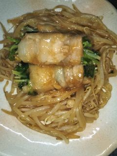 簡単 豆苗ばら肉巻きもやし炒め-レシピのメイン写真