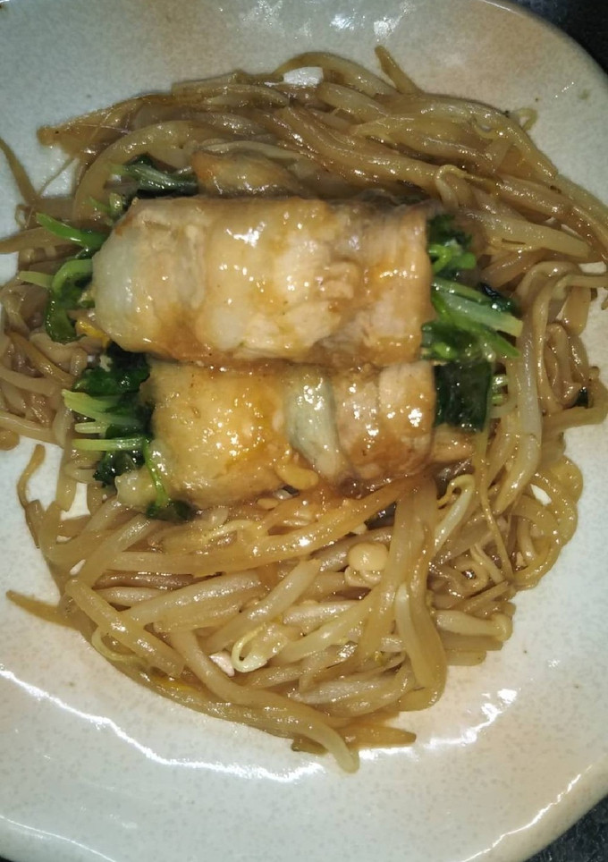 簡単　豆苗ばら肉巻きもやし炒め-レシピのメイン写真