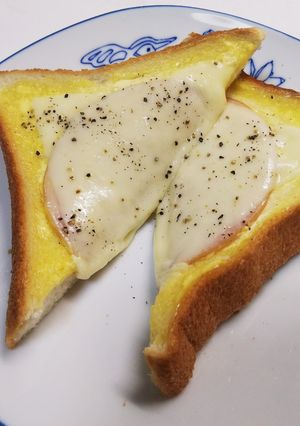 お手軽朝ごはん☆マヨハムチーズトースト-レシピのメイン写真