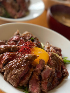 牛ステーキ肉で焼肉丼-レシピのメイン写真