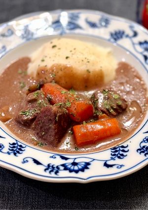 材料5つ 超簡単ビーフシチュー-レシピのメイン写真