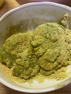 よもぎ餅?!いえ、豆腐と青汁のお餅です-レシピのメイン写真
