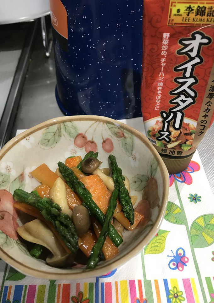 アスパラとしめじのオイスターソース炒め-レシピのメイン写真