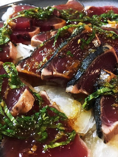 かつおのタタキを引き立てるコク生薬味タレ-レシピのメイン写真