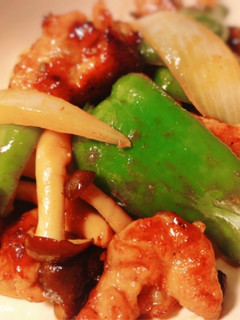 カリカリに焼いた豚肉と野菜の黒酢炒め-レシピのメイン写真