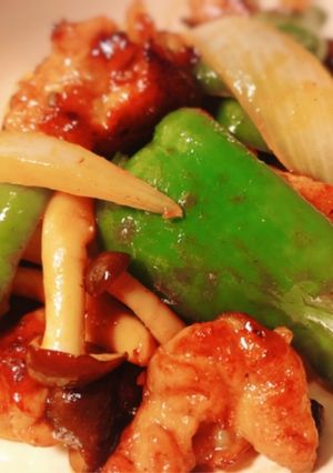 カリカリに焼いた豚肉と野菜の黒酢炒め-レシピのメイン写真