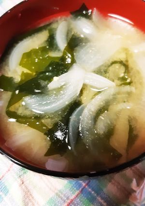 新わかめと新玉ねぎの味噌汁-レシピのメイン写真