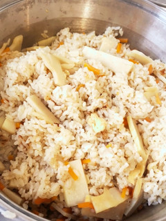 無水鍋でふっくら♡春の定番、たけのこご飯-レシピのメイン写真