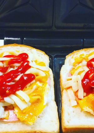 スクランブルエッグ入りホットサンド-レシピのメイン写真