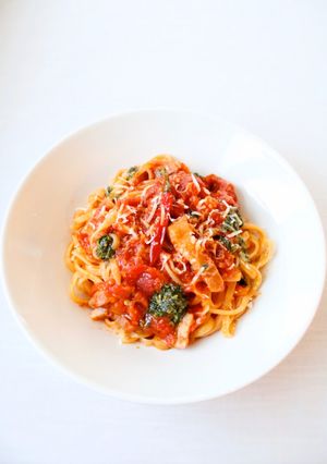 トマトソースで簡単【ベーコントマトパスタ-レシピのメイン写真