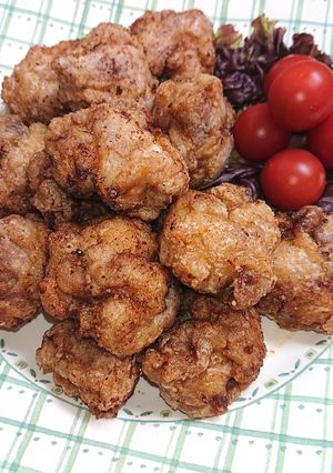醤油マヨの豚こまボール唐揚げとプチトマト-レシピのメイン写真
