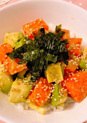 サーモンとアボカド丼-レシピのメイン写真