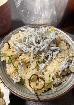 しじみの炊き込みご飯 しらす乗せ-レシピのメイン写真