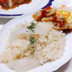 รูปของ 新玉ネギの炊き込み★ガーリックバター醤油