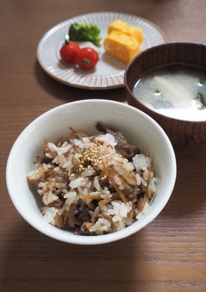 牛肉とごぼうの混ぜごはん-レシピのメイン写真