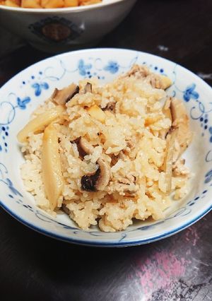 旬のたけのこと肉ごぼうの炊き込みご飯-レシピのメイン写真