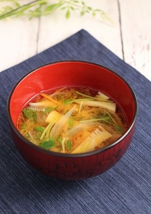 簡単！筍と新玉葱と豆苗のお味噌汁-レシピのメイン写真