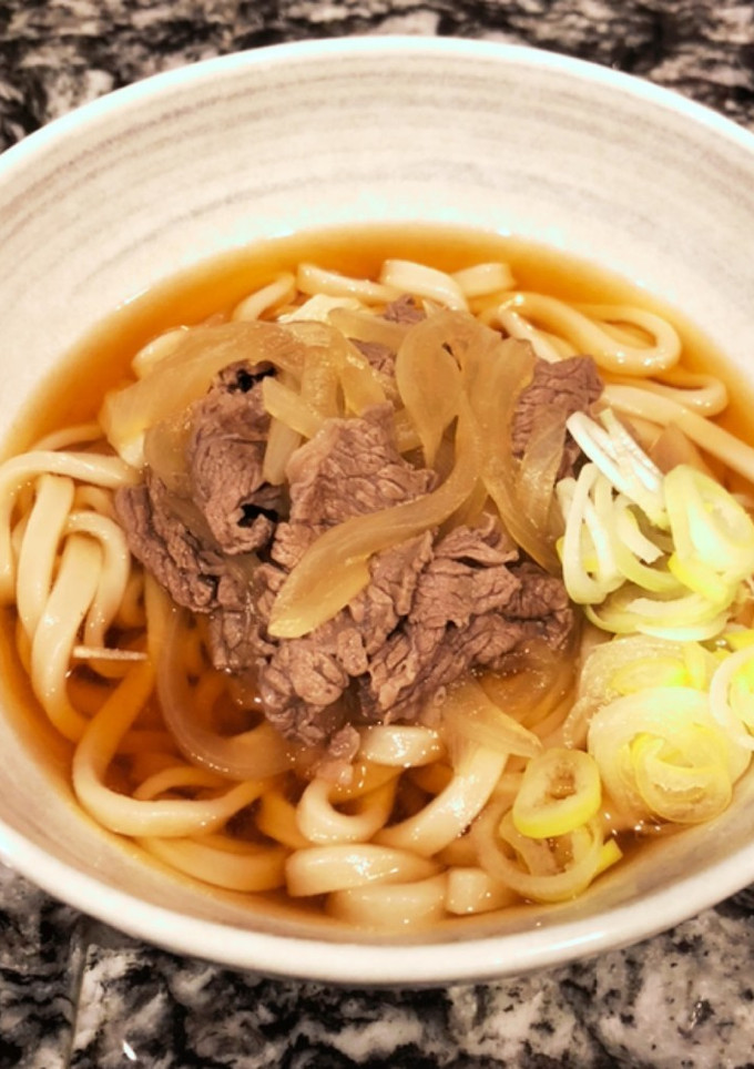 簡単ひやあつ肉うどん☆めんつゆ使用-レシピのメイン写真