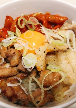 3種の味が楽しめる☆スタミナホルモン丼！-レシピのメイン写真