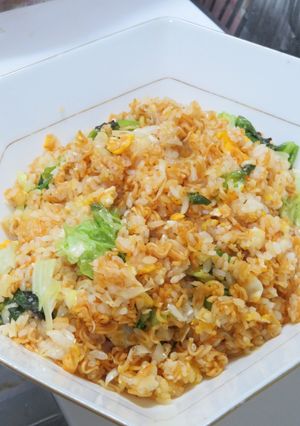 トムヤムクン味タイ製ラーメンでチャーハン-レシピのメイン写真