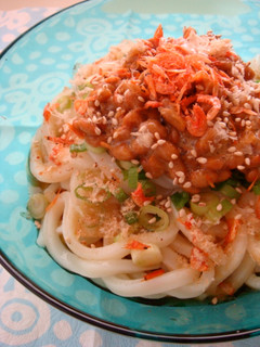 ぶっかけうどん♔with 納豆と桜えび♬-レシピのメイン写真