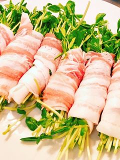 5分で料理!簡単レンジで豆苗豚バラ巻-レシピのメイン写真