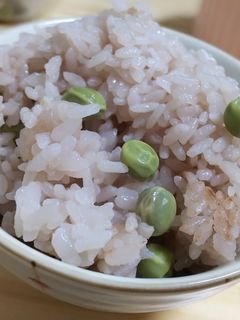 えんどう豆の豆ごはん2号分 by ねこはいだらけ 【クックパッド
