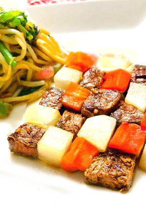 手軽なお肉でも♡豪華ステーキ温野菜サラダ-レシピのメイン写真