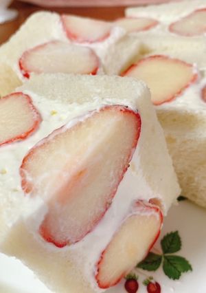 苺サンド☆生クリーム＆クリームチーズ-レシピのメイン写真