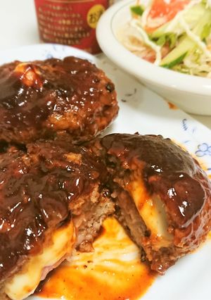 ★簡単チーズ・イン・デミグラスハンバーグ-レシピのメイン写真