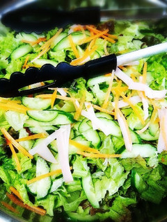 子供もモリモリ生野菜サラダ-レシピのメイン写真