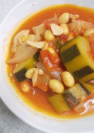 鶏もも肉と新玉ねぎとズッキーニのトマト煮-レシピのメイン写真
