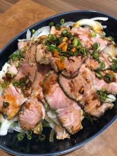 低温調理焼豚アレンジ①新玉葱のサラダ-レシピのメイン写真