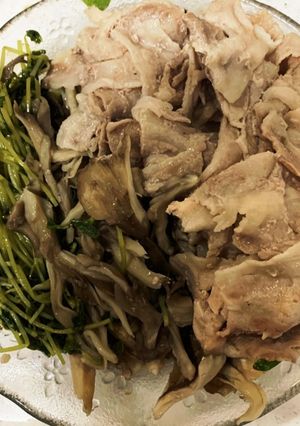 レンジで簡単!豚肉と舞茸と豆苗の温サラダ-レシピのメイン写真