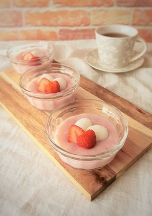 材料４つ★苺ミルクプリン-レシピのメイン写真