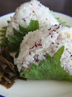 ゆかりのおにぎり☆青じそ巻き-レシピのメイン写真