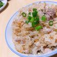 ピリッと辛いえのきとお肉の炊き込みご飯