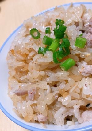 ピリッと辛いえのきとお肉の炊き込みご飯-レシピのメイン写真