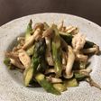 アスパラと鶏ササミとしめじの梅和え